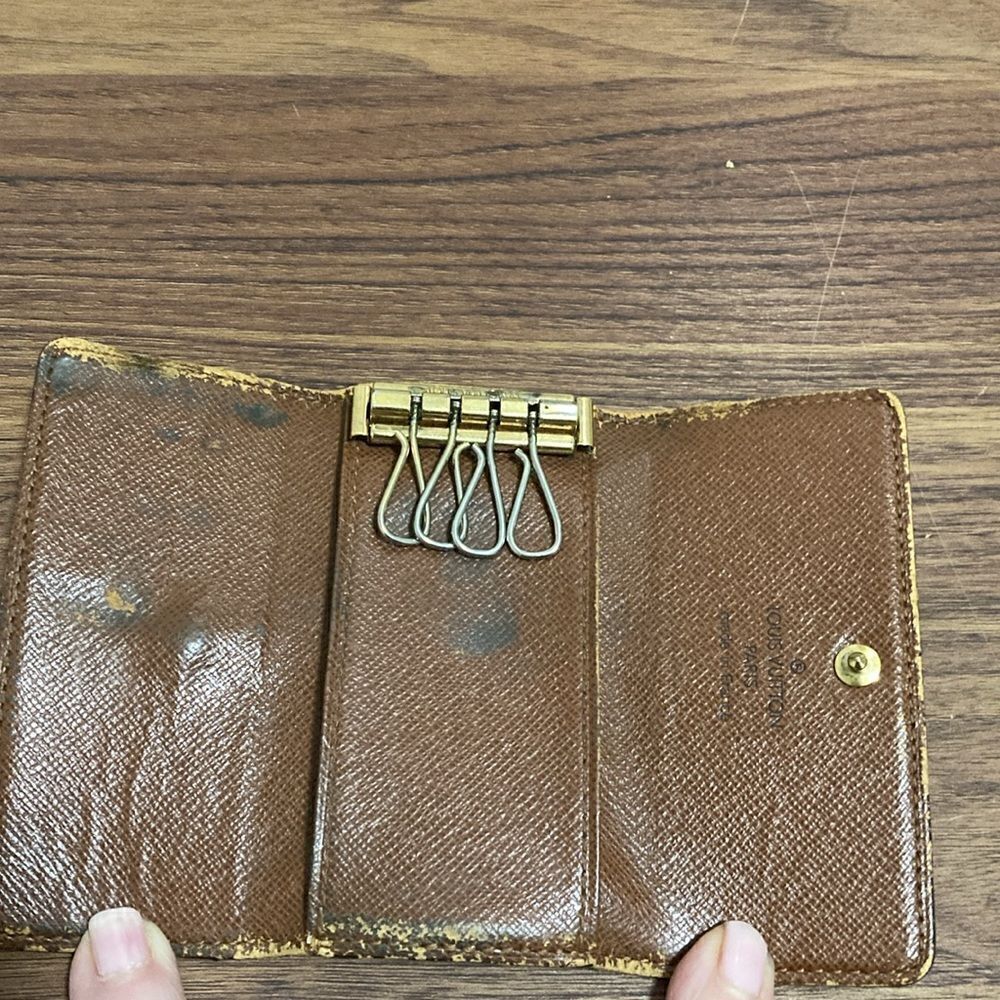 Louis Vuitton Monogram 4 Key Multicles Holder. - Picture 5 of 11